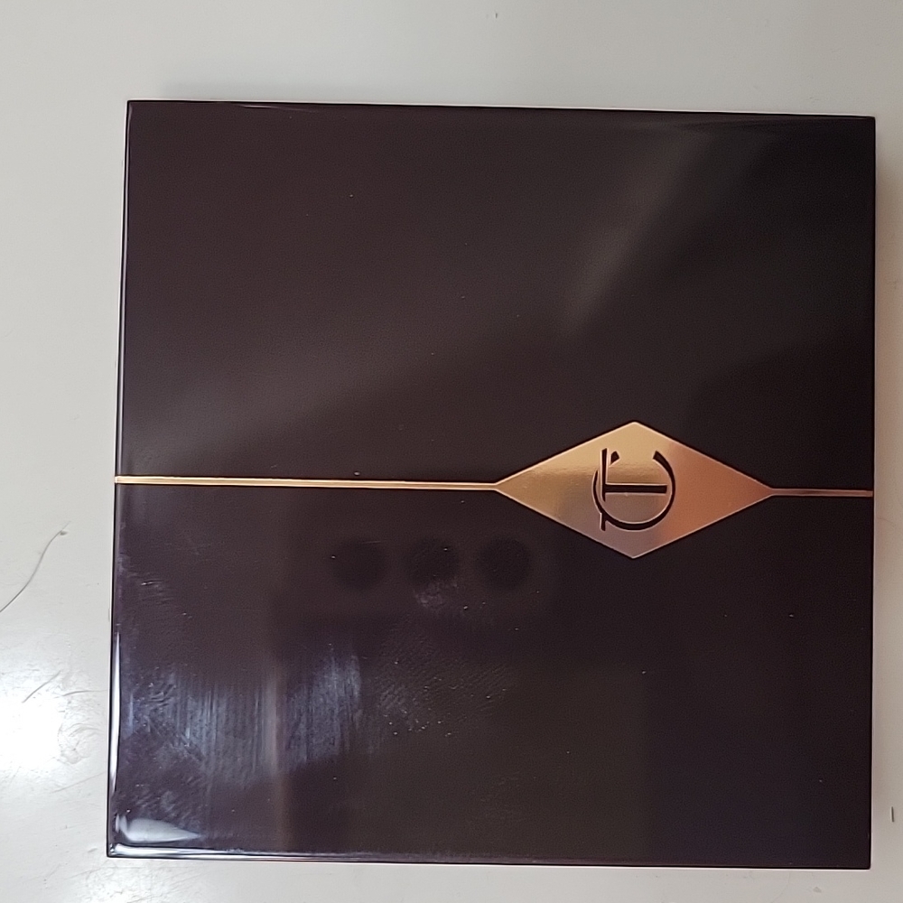 Charlotte Tilbury Queen of Glow eyeshadow....used 5 x. Excellent condition